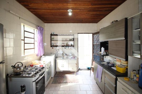 Sala/Cozinha de casa para alugar com 2 quartos, 90m² em Costa E Silva, Porto Alegre