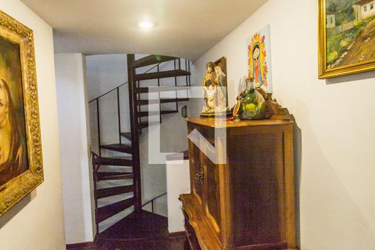 Corredor de casa de condomínio para alugar com 4 quartos, 540m² em Residencial Tres (alphaville), Santana de Parnaíba