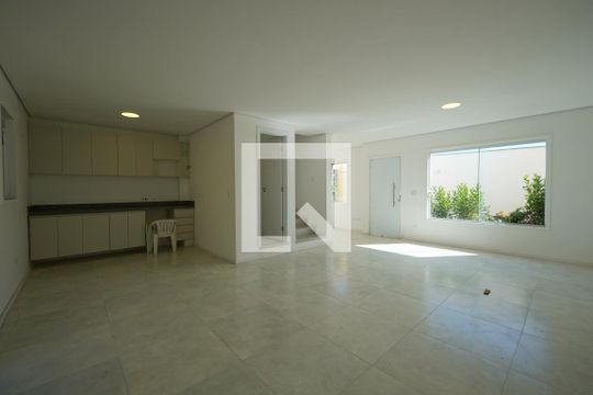 Sala de casa de condomínio para alugar com 3 quartos, 115m² em Vila Monumento, São Paulo