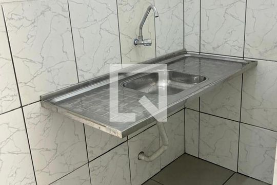 Cozinha de kitnet/studio para alugar com 1 quarto, 20m² em Jardim Maia, São Paulo