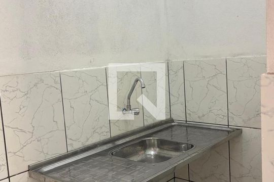 Cozinha de kitnet/studio para alugar com 1 quarto, 20m² em Jardim Maia, São Paulo