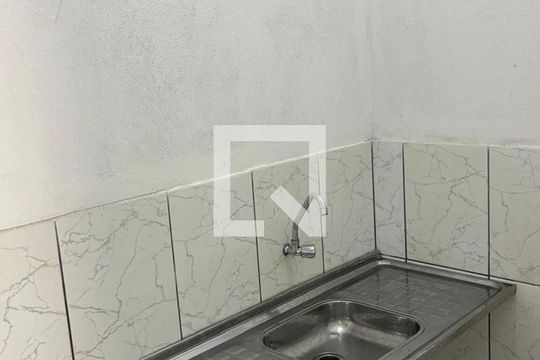 Cozinha de kitnet/studio para alugar com 1 quarto, 20m² em Jardim Maia, São Paulo