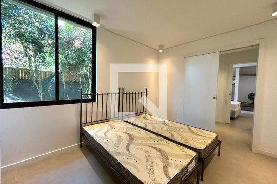Quarto 1 de casa para alugar com 8 quartos, 780m² em Campeche Leste, Florianópolis
