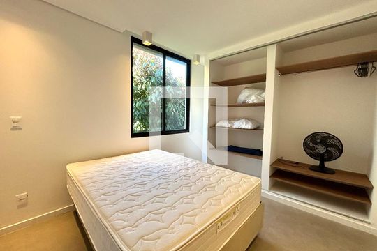 Quarto 2 de casa para alugar com 8 quartos, 780m² em Campeche Leste, Florianópolis