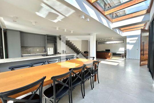 Sala  de casa para alugar com 8 quartos, 780m² em Campeche Leste, Florianópolis