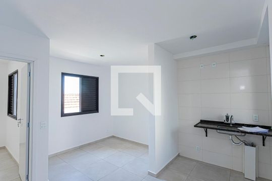 Sala, cozinha e área de serviço de apartamento à venda com 1 quarto, 45m² em Vila Santa Edwiges, São Paulo
