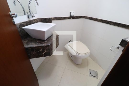 Lavabo de apartamento para alugar com 4 quartos, 134m² em Nossa Senhora Aparecida, Uberlândia