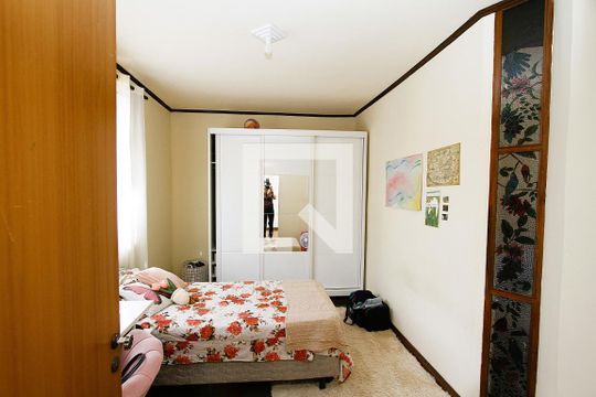 Quarto 1 de apartamento para alugar com 5 quartos, 180m² em Coração Eucarístico, Belo Horizonte