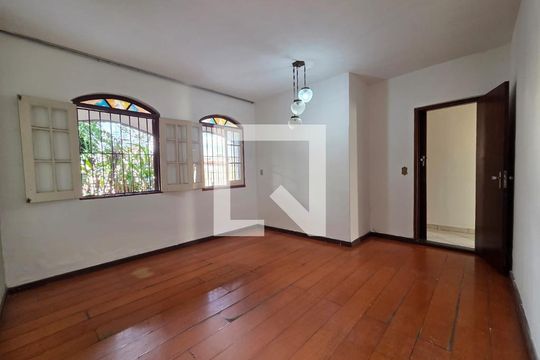 Quarto de casa para alugar com 3 quartos, 222m² em Dom Cabral, Belo Horizonte