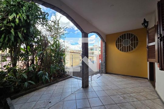 Casa à venda com 4 quartos, 222m² em Dom Cabral, Belo Horizonte