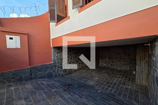 Casa à venda com 4 quartos, 222m² em Dom Cabral, Belo Horizonte