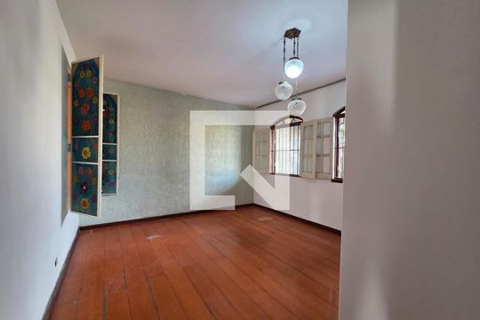 Quarto de casa para alugar com 3 quartos, 222m² em Dom Cabral, Belo Horizonte