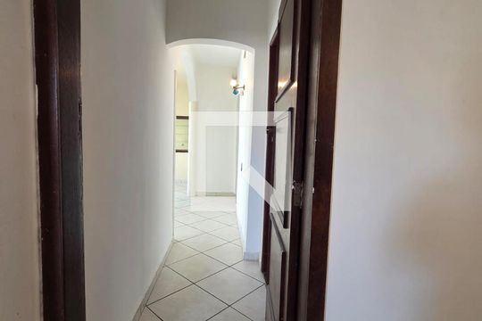 Corredor de casa para alugar com 3 quartos, 222m² em Dom Cabral, Belo Horizonte