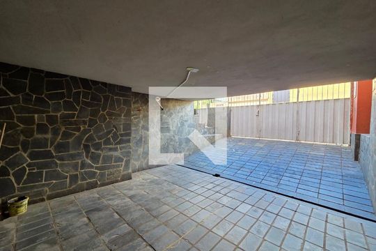 Casa à venda com 4 quartos, 222m² em Dom Cabral, Belo Horizonte