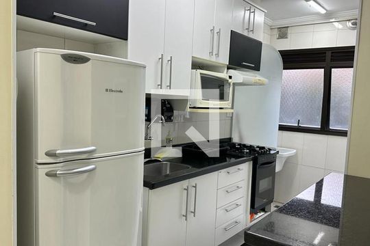 Cozinha de apartamento à venda com 2 quartos, 56m² em Itaim Bibi, São Paulo