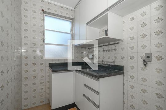 Cozinha de apartamento à venda com 1 quarto, 36m² em Vila Jardim, Porto Alegre