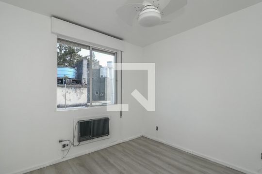 Quarto de apartamento à venda com 1 quarto, 36m² em Vila Jardim, Porto Alegre