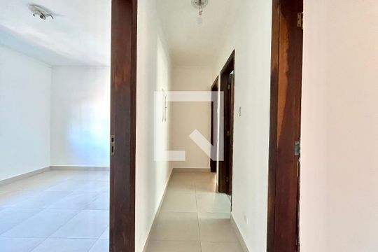 Corredor de casa para alugar com 3 quartos, 170m² em Parque Jabaquara, São Paulo