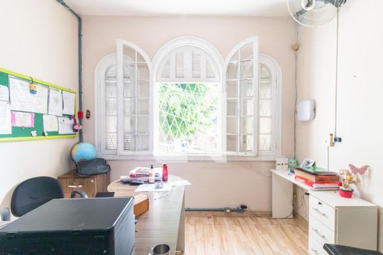 Quarto 1 de casa para alugar com 7 quartos, 1900m² em Medianeira, Porto Alegre