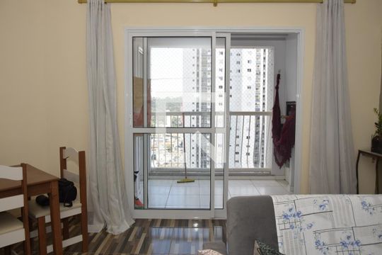 Apartamento para alugar com 2 quartos, 82m² em Jardim Branca Flor, Embu das Artes