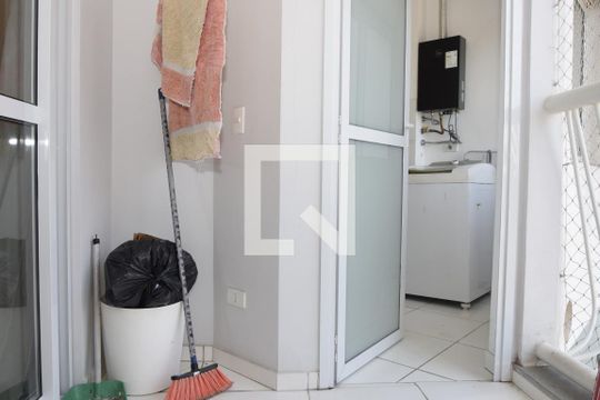 Apartamento para alugar com 2 quartos, 82m² em Jardim Branca Flor, Embu das Artes