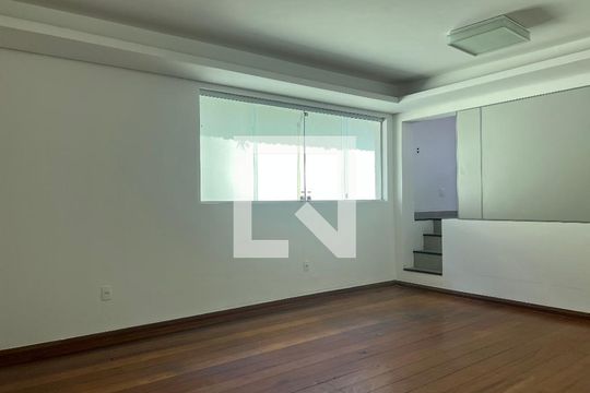 Casa para alugar com 7 quartos, 720m² em Santa Lúcia, Belo Horizonte