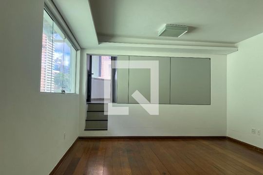 Casa para alugar com 7 quartos, 720m² em Santa Lúcia, Belo Horizonte