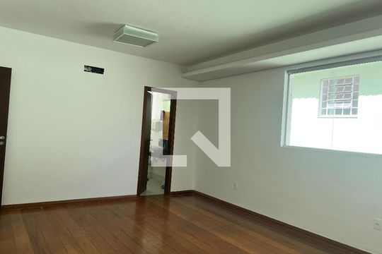 Casa para alugar com 7 quartos, 720m² em Santa Lúcia, Belo Horizonte