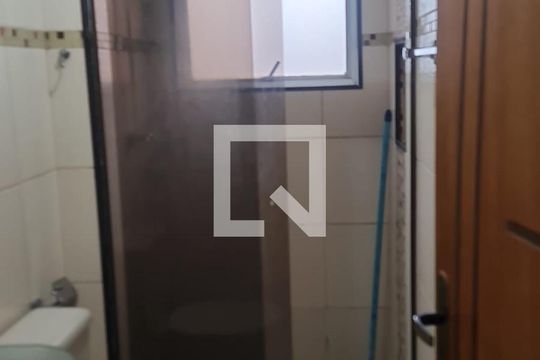 Banheiro de apartamento para alugar com 2 quartos, 63m² em Green Valley, Barueri
