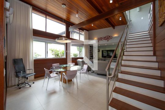 SALA de casa à venda com 3 quartos, 300m² em Belvedere, Belo Horizonte