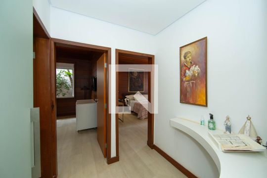 CIRCULACAO de casa à venda com 3 quartos, 300m² em Belvedere, Belo Horizonte