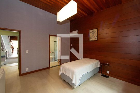 QUARTO1 de casa à venda com 3 quartos, 300m² em Belvedere, Belo Horizonte