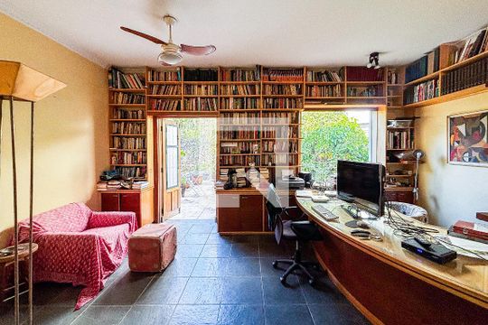 Casa à venda com 3 quartos, 200m² em Jardim das Bandeiras, São Paulo