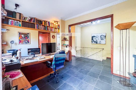 Casa à venda com 3 quartos, 200m² em Jardim das Bandeiras, São Paulo