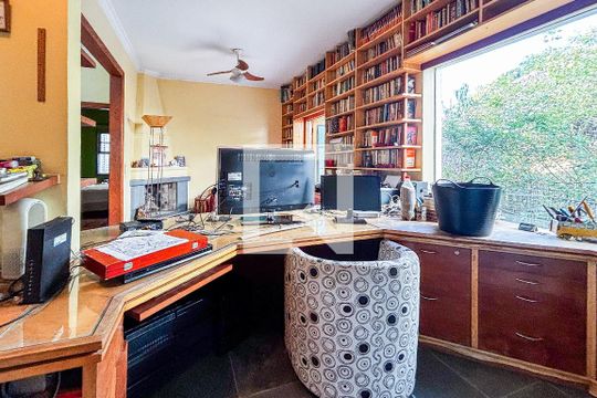 Casa à venda com 3 quartos, 200m² em Jardim das Bandeiras, São Paulo