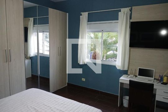 Quarto de casa de condomínio para alugar com 3 quartos, 247m² em Jardim Angela (Zona Sul), São Paulo