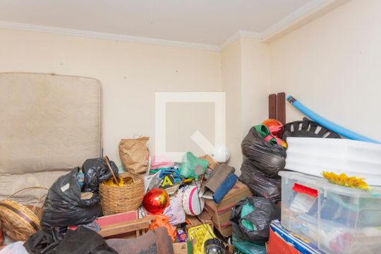 Quarto 2- Casa 1 de casa à venda com 6 quartos, 241m² em Vila Marari, São Paulo