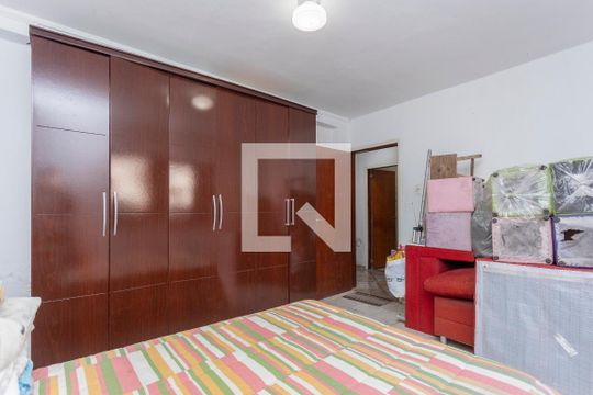 Quarto 1- Casa 1 de casa à venda com 6 quartos, 241m² em Vila Marari, São Paulo