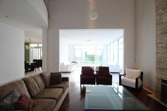 Sala 1 de casa para alugar com 6 quartos, 700m² em Jardim Guedala, São Paulo