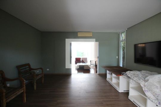 Sala de TV de casa para alugar com 6 quartos, 700m² em Jardim Guedala, São Paulo