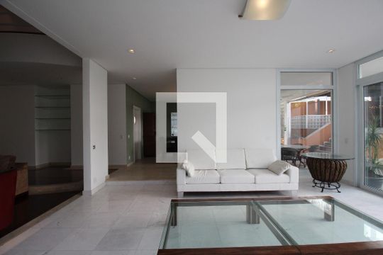 Sala 2 de casa para alugar com 6 quartos, 700m² em Jardim Guedala, São Paulo