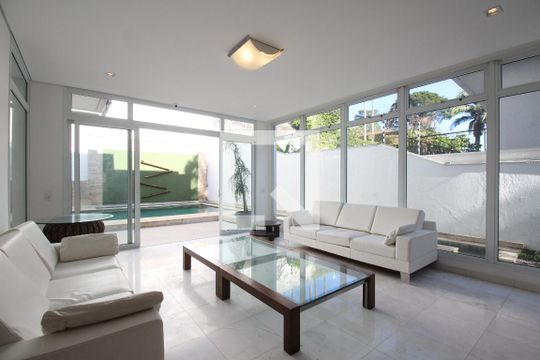 Sala 2 de casa para alugar com 6 quartos, 700m² em Jardim Guedala, São Paulo