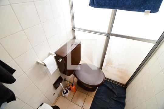 Banheiro de apartamento à venda com 1 quarto, 54m² em Vila Itapura, Campinas