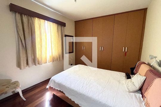 Quarto de casa à venda com 3 quartos, 239m² em Parque Peruche, São Paulo