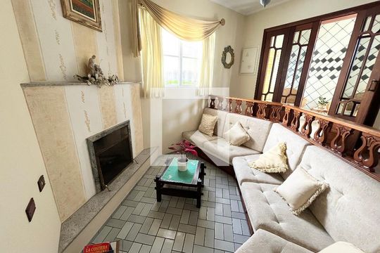 Sala de casa à venda com 3 quartos, 239m² em Parque Peruche, São Paulo