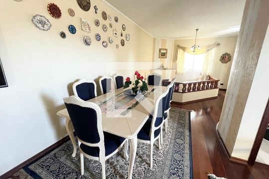 Sala de casa à venda com 3 quartos, 239m² em Parque Peruche, São Paulo
