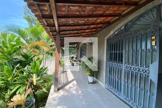Casa à venda com 5 quartos, 1240m² em Água Santa, Rio de Janeiro