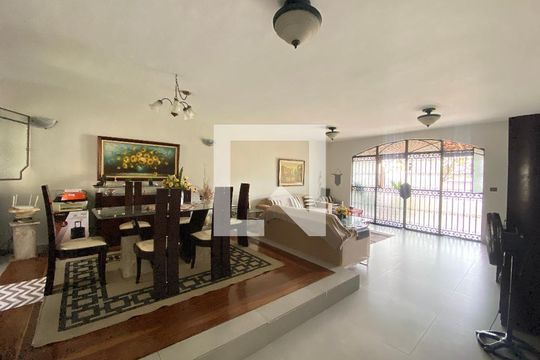Casa à venda com 5 quartos, 1240m² em Água Santa, Rio de Janeiro