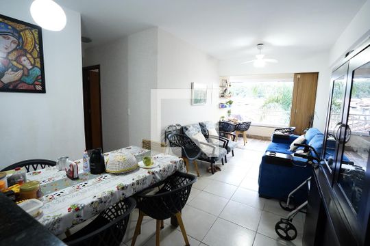 Apartamento à venda com 2 quartos, 70m² em Chácaras Alto da Glória, Goiânia