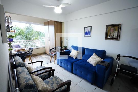 Apartamento à venda com 2 quartos, 70m² em Chácaras Alto da Glória, Goiânia